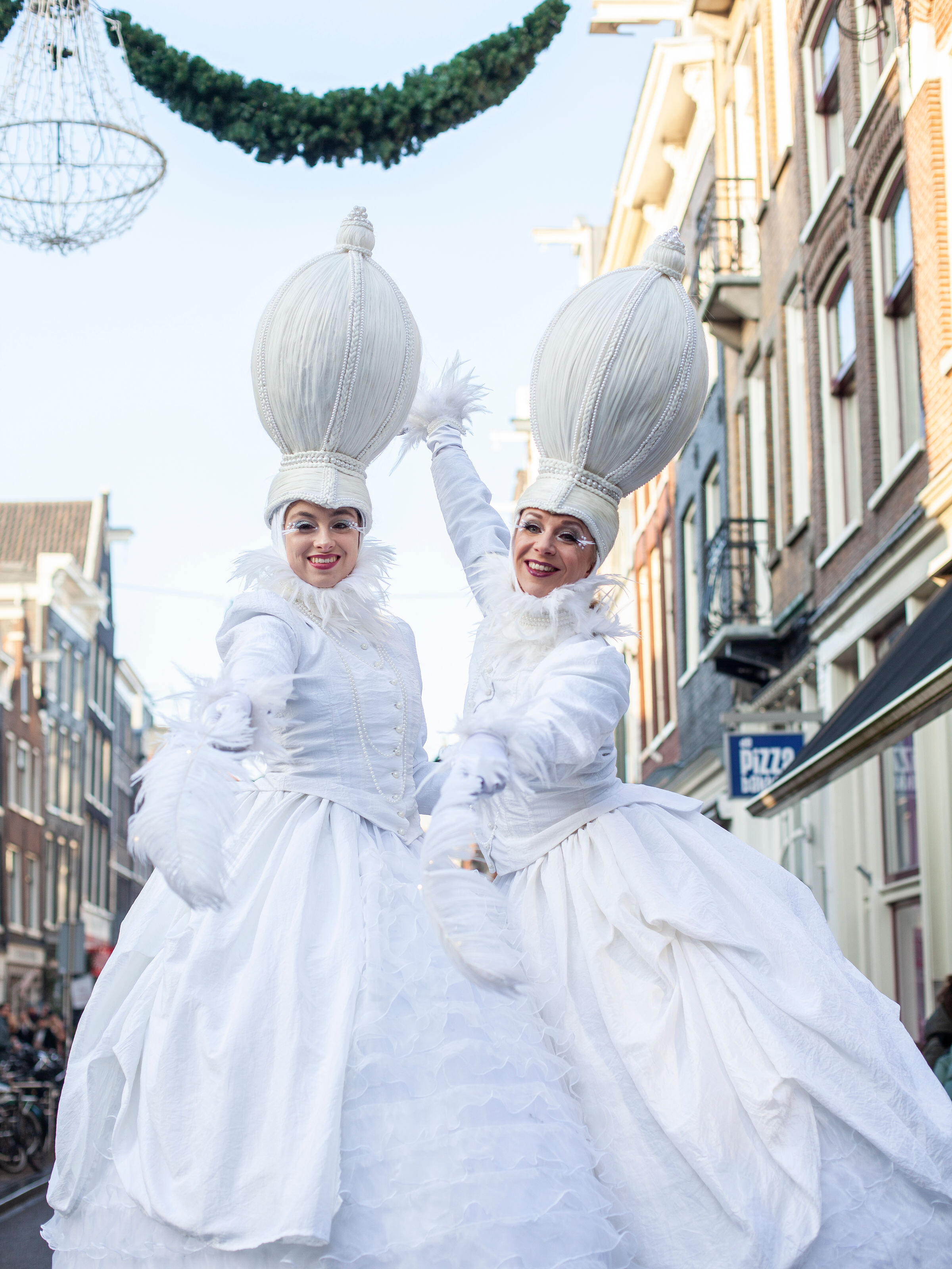 iceflowers ice winterfeeen steltenlopers steltenact steltlopers op stelten winter wonder land wit kerstanimatie kerstentertainment