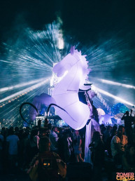 paarden op stelten steltenlopers sense theatre theater led lichtgevende ice flowers iceflowers theater levend'