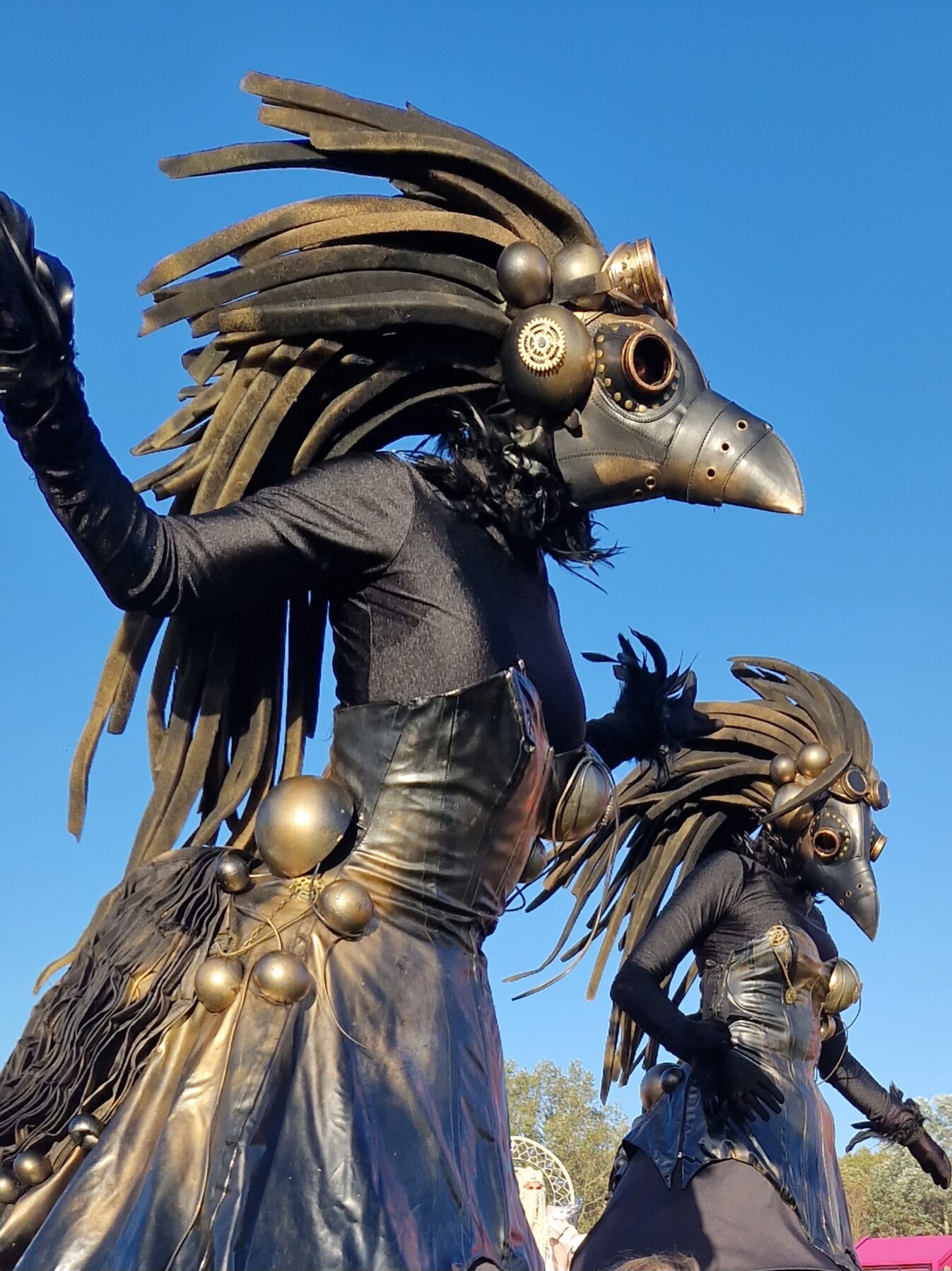 halloween steaampunk black birds steltenlopers steltenact huren