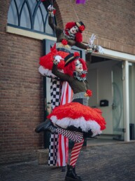 circus steltenlopers steltenact steltlopers