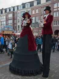 dickens steltenlopers steltenact steltlopers kerst kerstanimatie kertentertainment