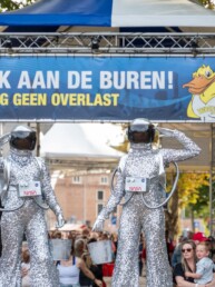 astronaut steltenlopers huren thema ruimte space zilver