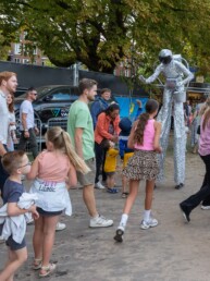 astronaut steltenlopers huren thema ruimte space zilver