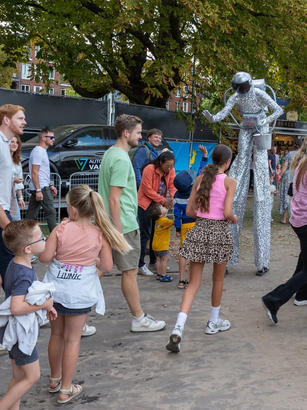 astronaut steltenlopers huren thema ruimte space zilver