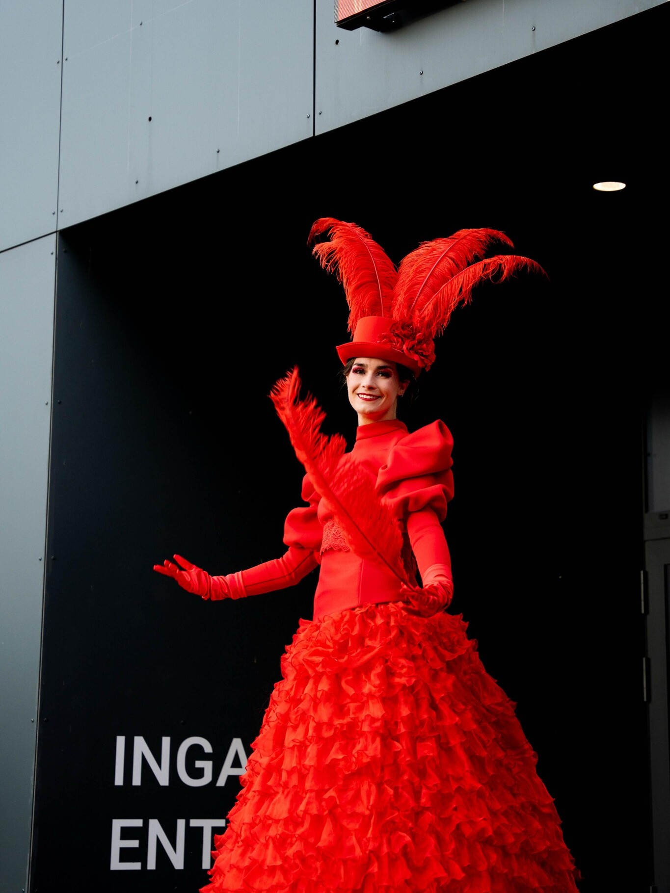 steltenlopers huren rood moulin rouge valentijn entertainment