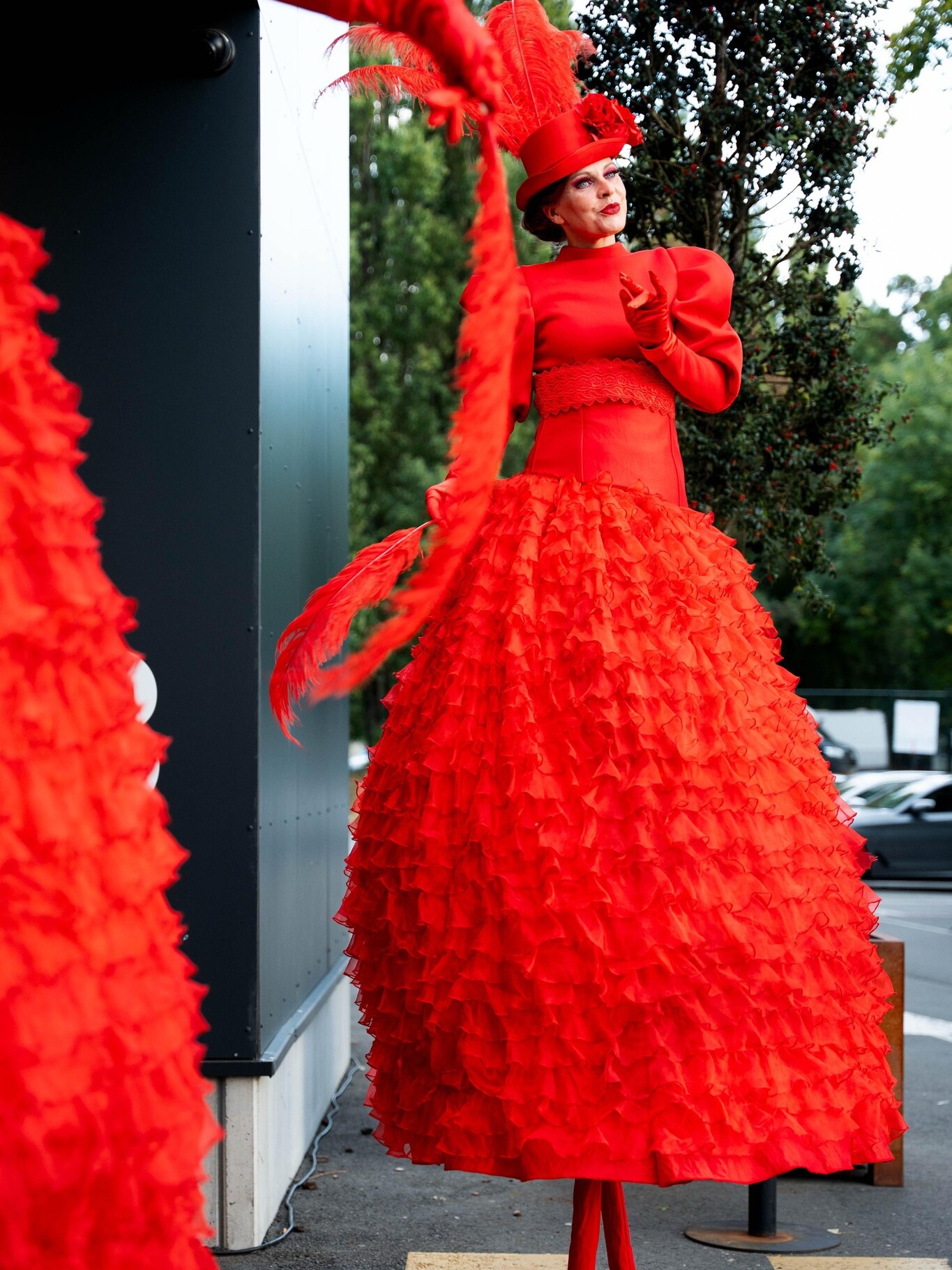 steltenlopers huren rood moulin rouge valentijn entertainment