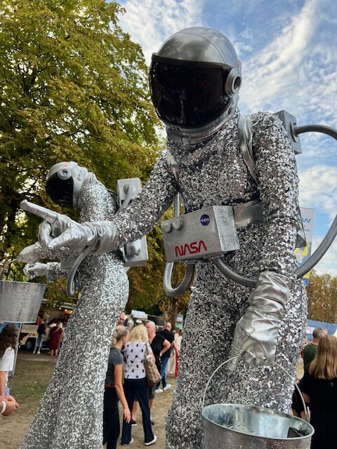 steltenlopers huren astronaut space