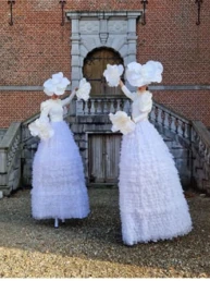 STELTENLOPERS HUREN BRUILOFT ENTERTAINMENT BLOEMEN BLOEM WIT