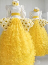 voorjaars entertainment gerbera girls lente pasen steltenlopers hostessen steltenlopers