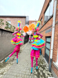 steltenlopers huren candygirls feest kleurrijk entertainment sense theatre 2026 2 klein
